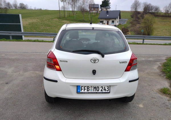 Toyota Yaris cena 22999 przebieg: 160000, rok produkcji 2010 z Brzozów małe 466